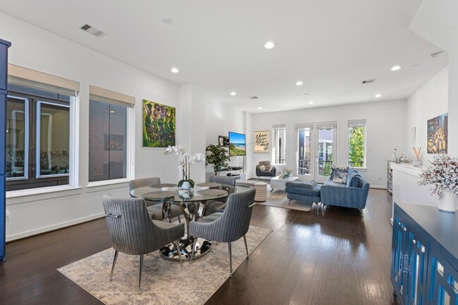 Building Photo - 1925 Shearn St