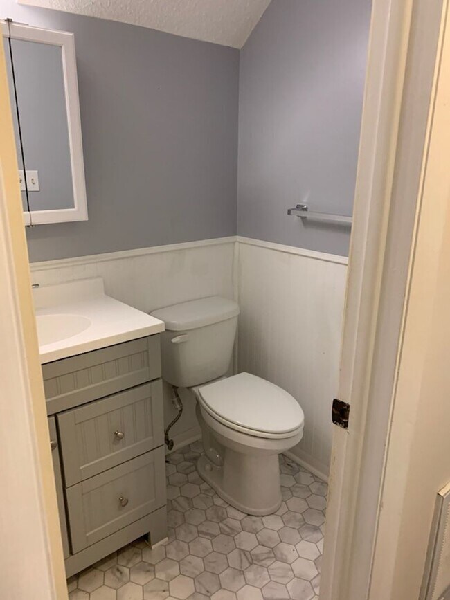 Building Photo - Chimney Hill