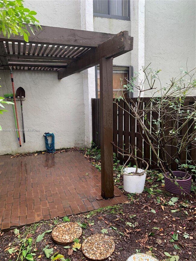 Building Photo - 10010 NW 9th St Cir