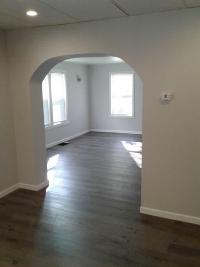 Building Photo - Beautiful 3 bed / 1 bath home on corner lot with attached garage in quiet Sparta neighborhood!