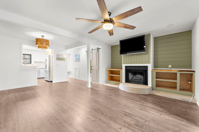 Building Photo - 706 Nora Ln