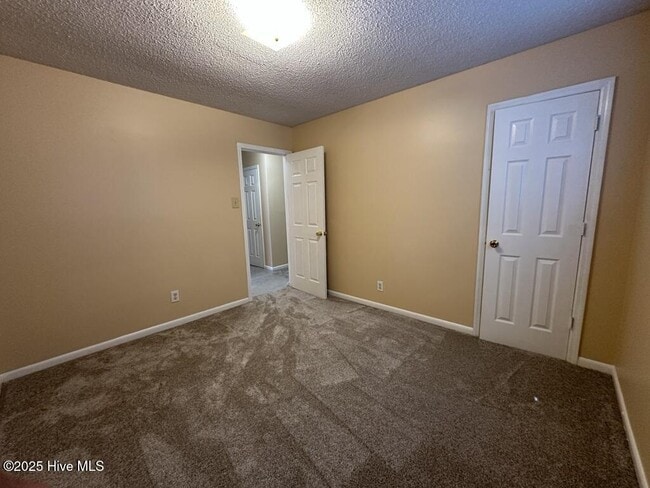 Building Photo - 502 Thyme Ct