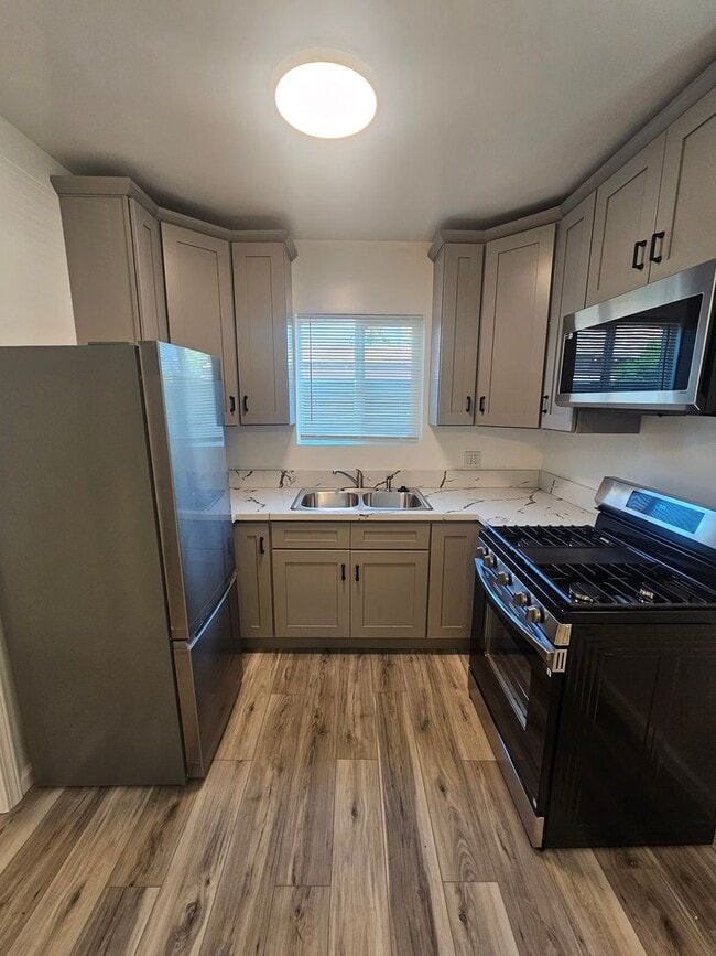 Building Photo - Utilities Paid!  1-Bed 1-bath Apartment in...