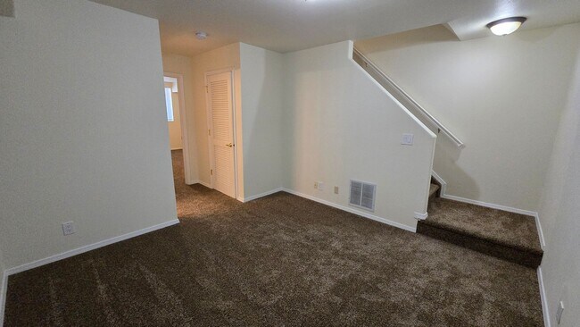 Building Photo - 6048 Colony Cir - Rockrimmon -  3 Bed/ 3 B...