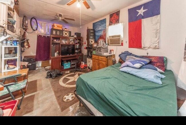 Building Photo - 3306 1st Pl