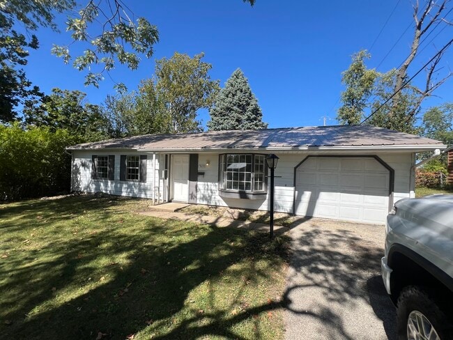 Primary Photo - 923 Hillside Dr