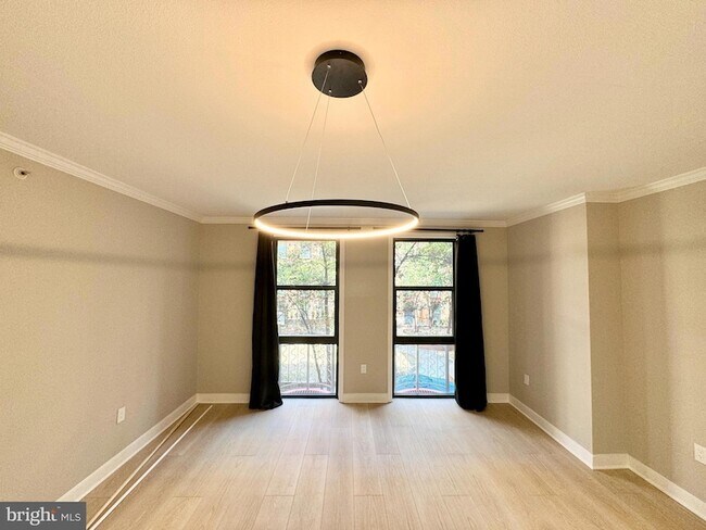 Building Photo - 616 E Street NW Unit 308