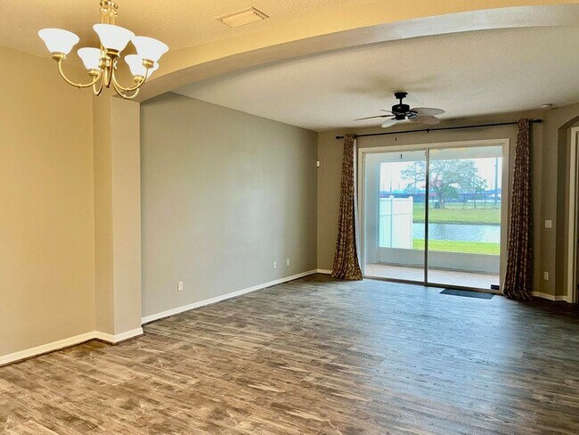Building Photo - 5757 Tamarac Dr