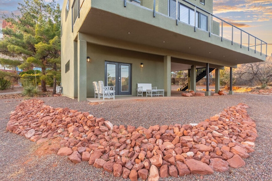 Building Photo - 60 Moondance Ln
