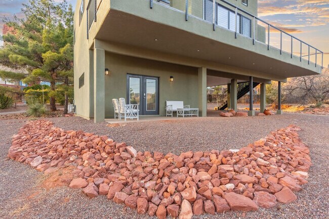Building Photo - 60 Moondance Ln