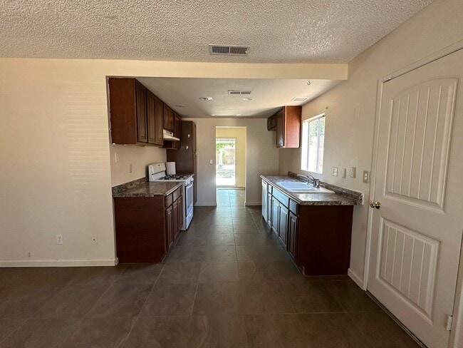 Building Photo - 4BD/2BA Home - Moreno Valley, CA 92557