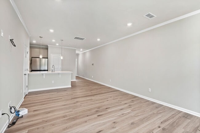 Building Photo - PRICE REDUCTION AND INCENTIVE OF FIRST MONTH'S RENT FOR THIS BEAUTIFUL Like-New 3BR Townhome in D...