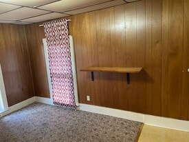 Building Photo - 121 N 8th St