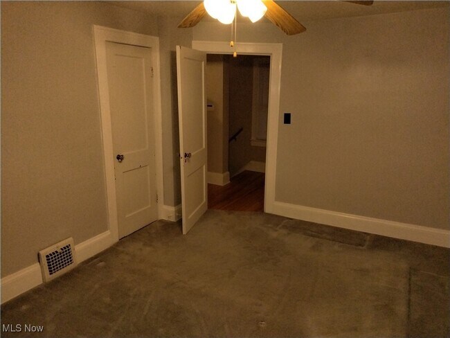 Building Photo - 7608 Ridgefield Ave