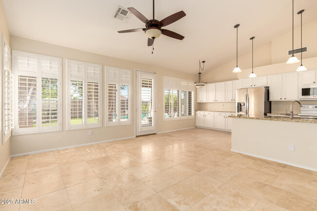 Building Photo - 5543 E Blanche Dr