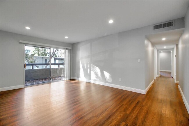 Building Photo - 280 Tradewinds Dr