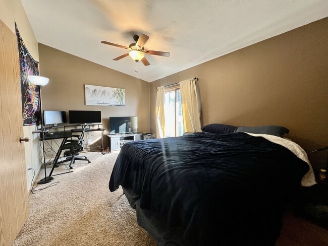 Building Photo - Beautiful townhome available in D20 Briargate!