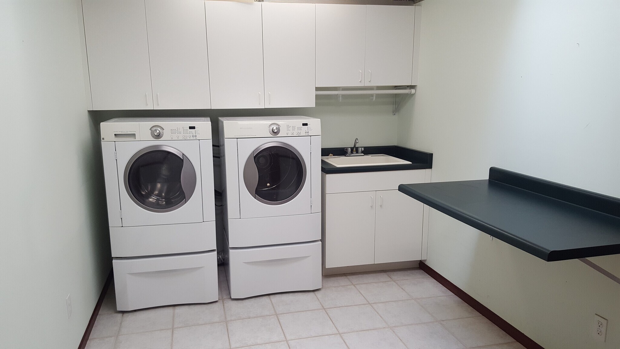 Laundry room - 2007 Glendale Hills Dr NE