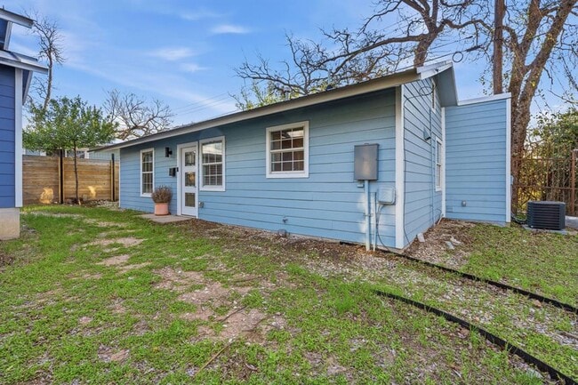 Building Photo - 827 Gullett St