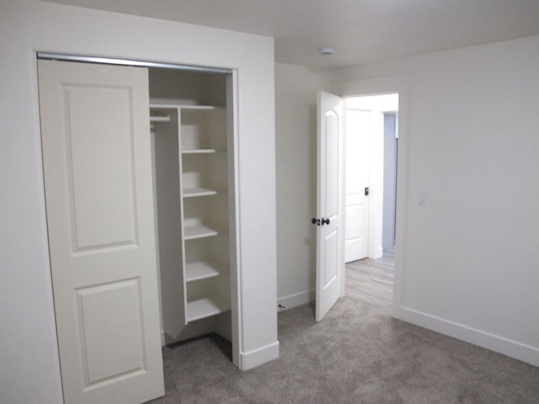 Building Photo - 2037 Bridle Cir