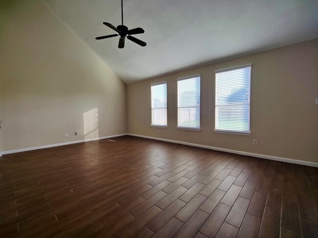 Building Photo - 21915 Stockbridge Ln