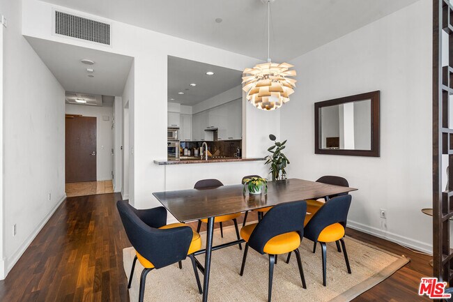 Building Photo - 900 W Olympic Blvd