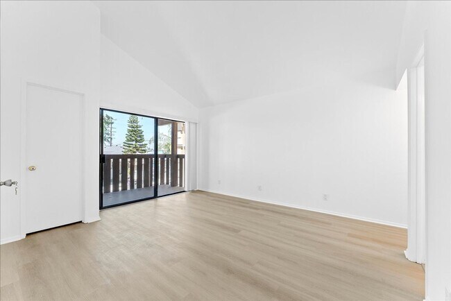 Building Photo - 392 Coronado Ave