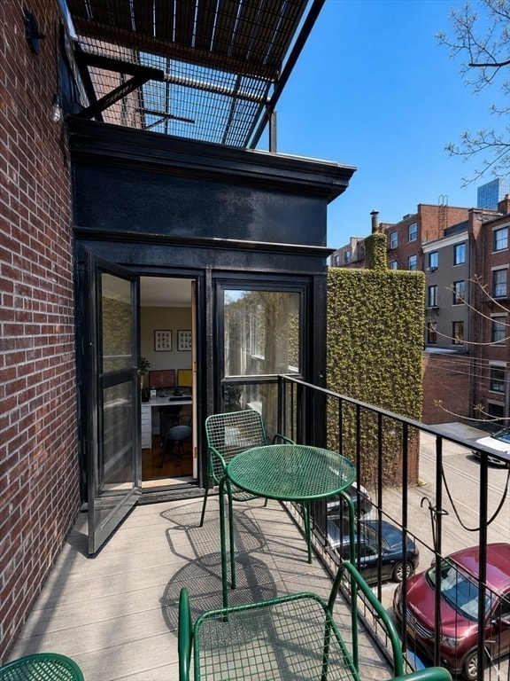 Building Photo - 315 Beacon St