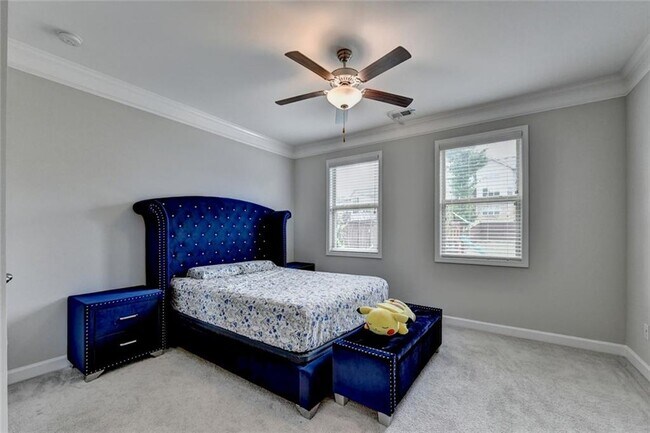 Building Photo - 6035 Ashborough Park