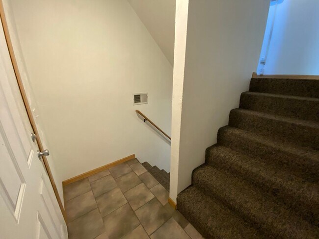 Building Photo - 1118 Lafayette - 4 Bed/4.5 Bath Unit Near ...