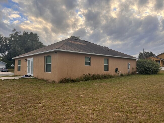 Building Photo - 1500 Kayuni Dr