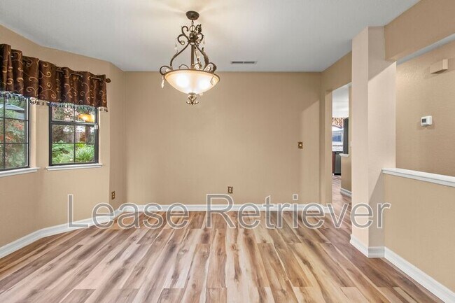 Building Photo - 1921 Ridgemont Way