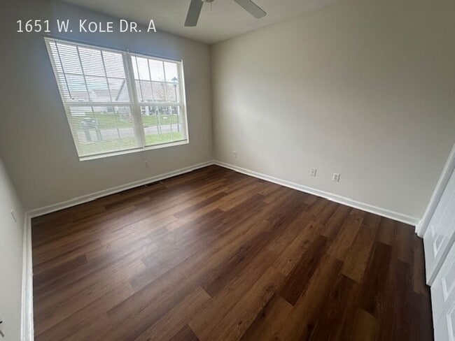 Building Photo - 1651 W Kole Dr