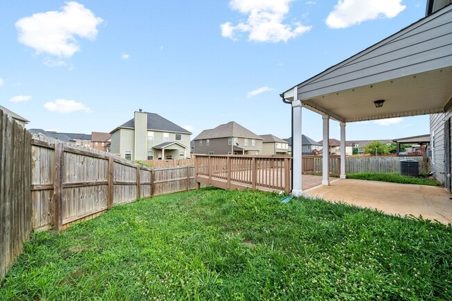 Building Photo - Pet Friendly Four Bedroom with Bonus!