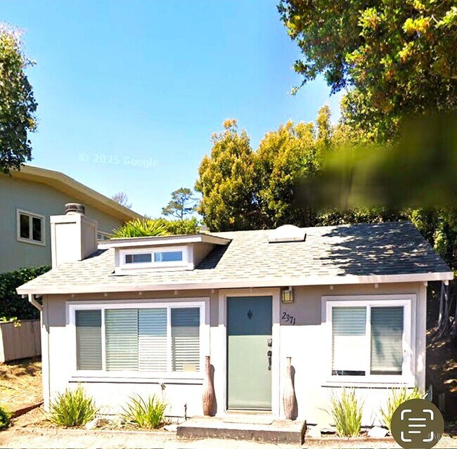 Building Photo - 2371 Vista Del Mar