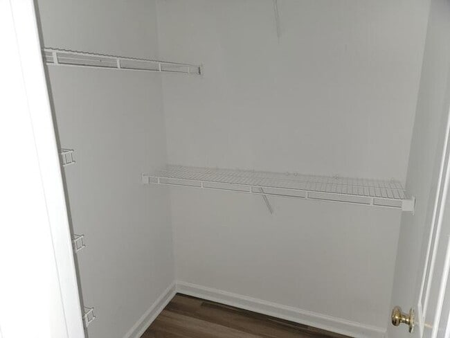 Building Photo - Renovated 1 bed 1 bath condo in gated comm...