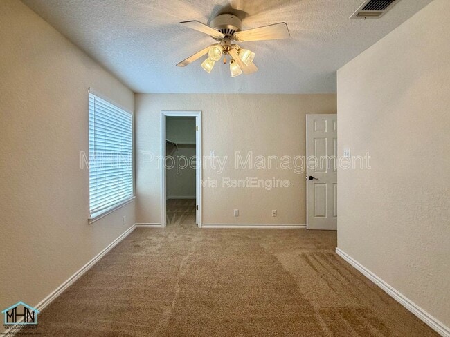 Building Photo - 1307 Adobe Run