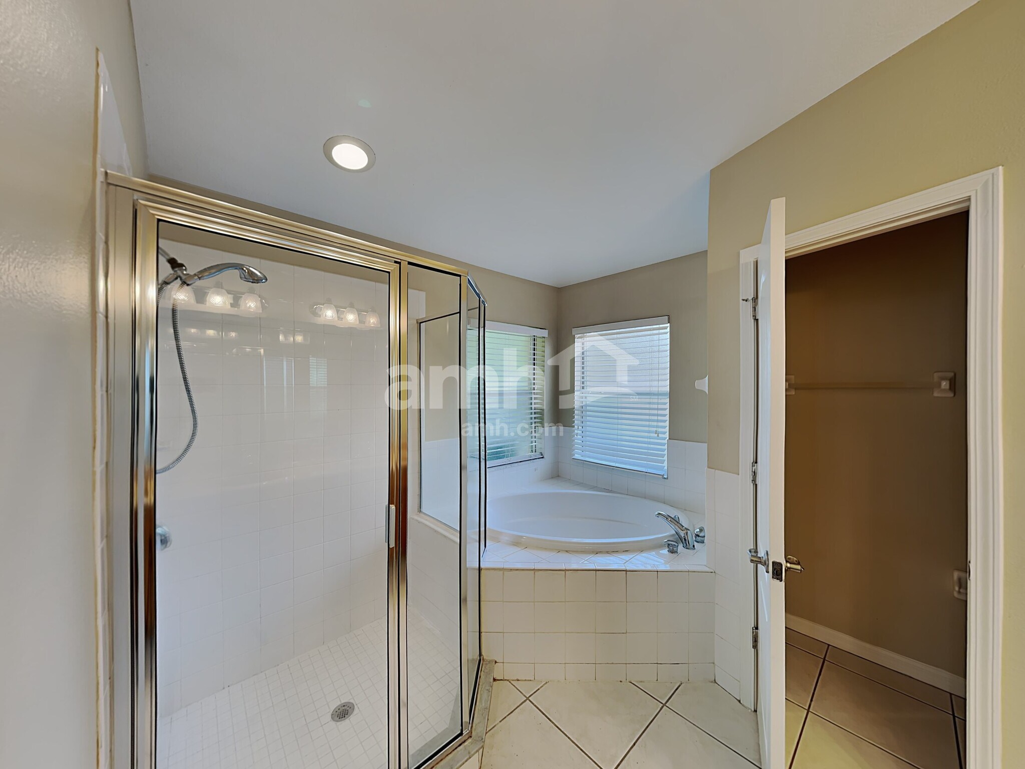 Building Photo - 1012 Cristelle Jean Dr