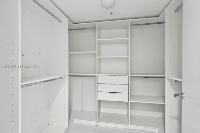 Building Photo - 6620 Indian Creek Dr