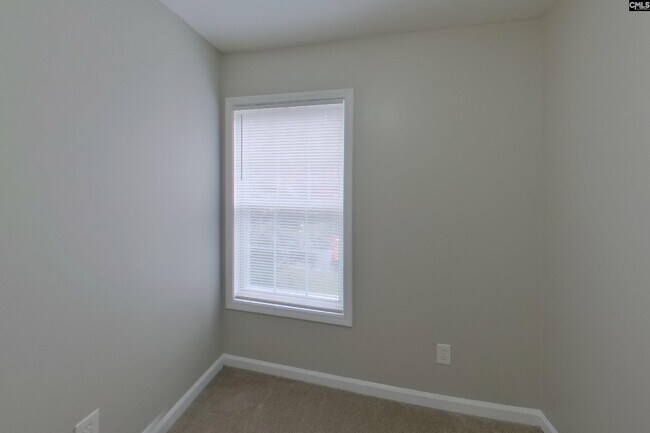 Building Photo - 229 Montclaire Cir