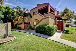 Building Photo - 850 S River Dr