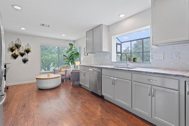 Building Photo - 1428 Gracy Dr