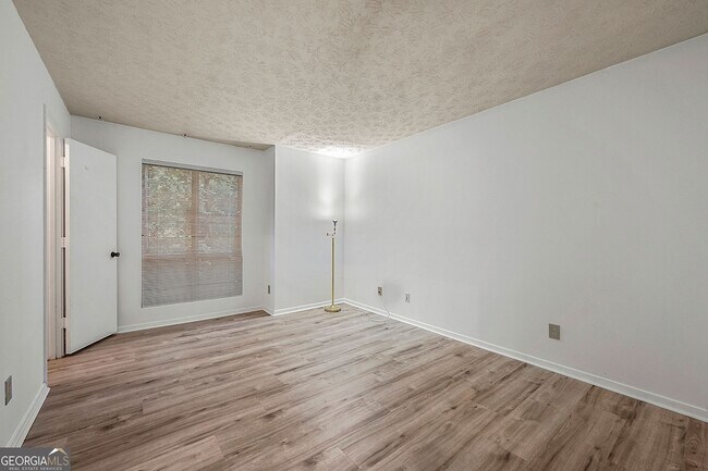 Building Photo - 1306 McClelen Way