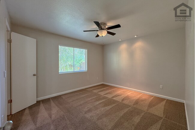 Building Photo - 3Bed/2Bath House at Baseline Rd/Rural Rd! Ready for Immediate Move-In! – NO HOA!
