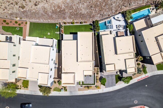 Building Photo - Luxury Rental with Mountain Views in Gated...