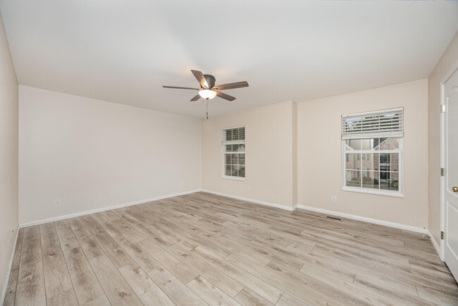 Building Photo - 1099 Bayswater Dr