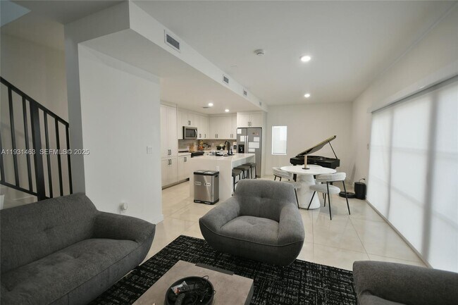 Building Photo - 1339 NW 2nd Ln