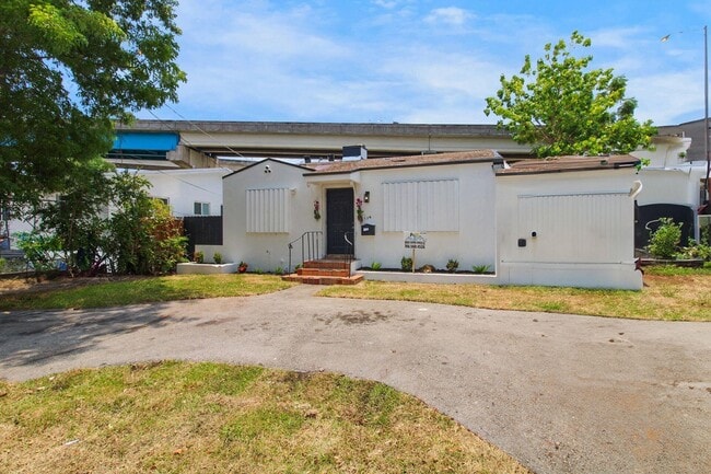 Building Photo - 736 NW 41st St