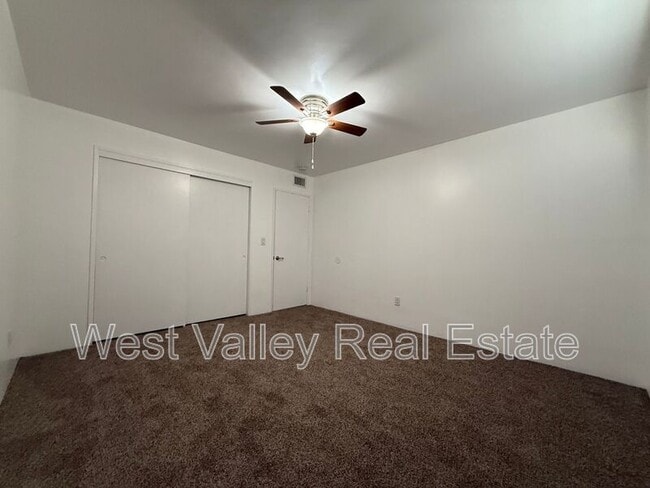 Building Photo - 543 Front St