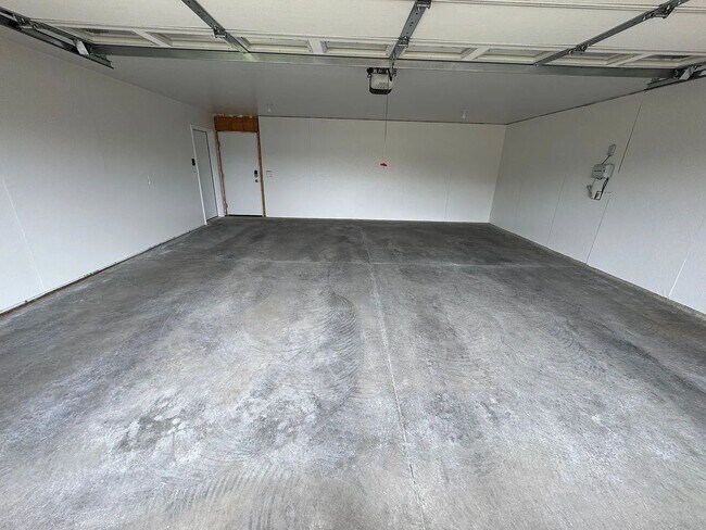 Building Photo - Available Now! Beautiful Traverse City Home for Rent! $3,100/Month